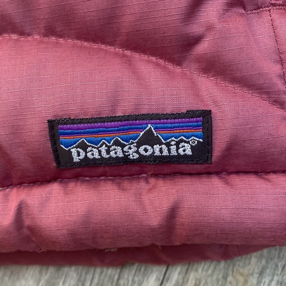 Patagonia Women's Vest in Mauve Pink - Picture 2 of 9